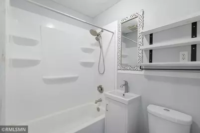 1868 Hawthorne Avenue E, Saint Paul, MN 55119 - Photo 9