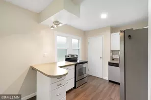 1868 Hawthorne Ave E, Saint Paul, MN 55119 - Photo 11