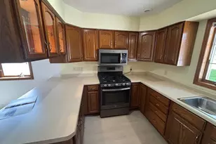 806 28th Ave SW, Willmar, MN 56201 - Photo 5