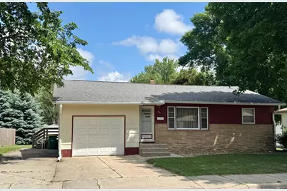 907 Poplar Avenue, Marshall, MN 56258 - Photo 1