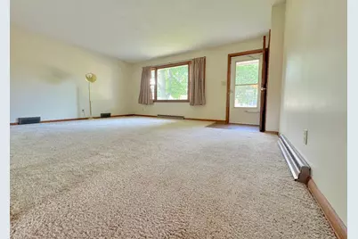 907 Poplar Avenue, Marshall, MN 56258 - Photo 3