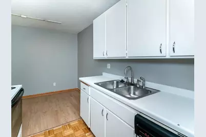 2800 Hamline Avenue N #217, Roseville, MN 55113 - Photo 5