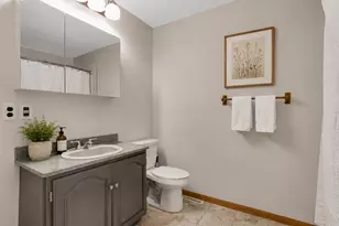 8635 Oakland Ave S, Bloomington, MN 55420 - Photo 15