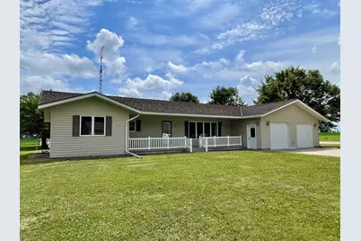 212 Eastern Avenue S, Comfrey, MN 56019 - Photo 1