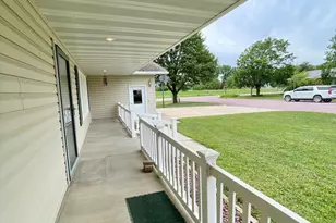 212 Eastern Ave S, Comfrey, MN 56019 - Photo 5