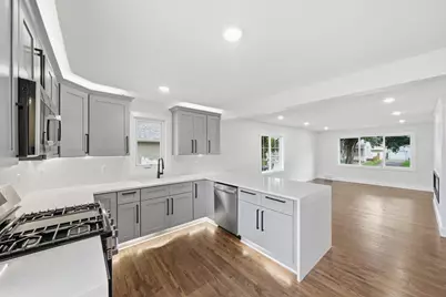 121 Frost Street W, South Saint Paul, MN 55075 - Photo 9