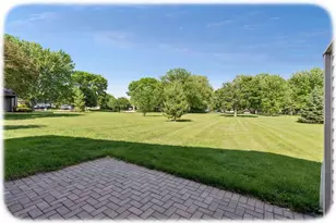 9558 Kingsview Ln N, Maple Grove, MN 55369 - Photo 17