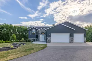 8018 Aquarius Dr, Fargo, ND 58104 - Photo 5