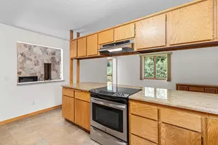 15604 White Pine Dr, Minnetonka, MN 55391 - Photo 7