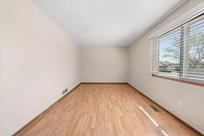 1604 Helmo Avenue N, Oakdale, MN 55128 - Photo 17