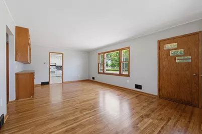 821 Ash Avenue, Bird Island, MN 55310 - Photo 3