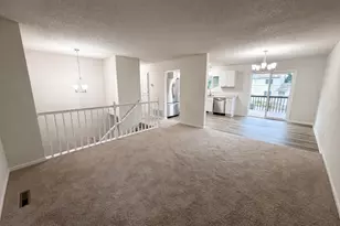 546 Hazel St N, Saint Paul, MN 55119 - Photo 3