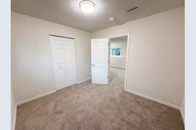 546 Hazel Street N, Saint Paul, MN 55119 - Photo 11