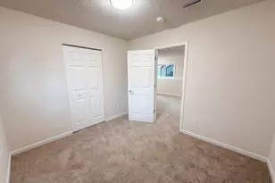 546 Hazel St N, Saint Paul, MN 55119 - Photo 11