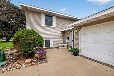 811 Broadway Avenue, Wabasha, MN 55981 - Photo 3