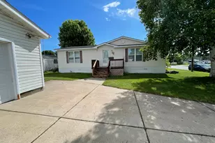 708 1st St E, Milaca, MN 56353 - Photo 5