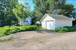 205 E 6th St, Morris, MN 56267 - Photo 3