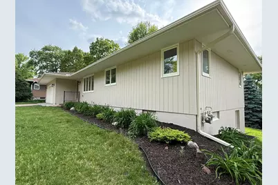 635 Iona Lane, Roseville, MN 55113 - Photo 3