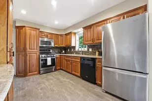 635 Iona Ln, Roseville, MN 55113 - Photo 9