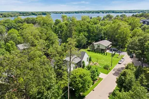 1058 E Circle Dr, Wayzata, MN 55391 - Photo 3