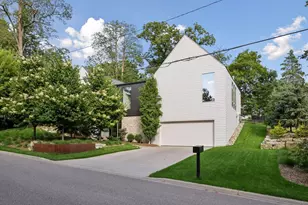1058 E Circle Dr, Wayzata, MN 55391 - Photo 41