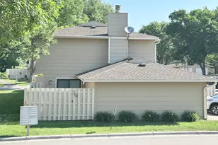 2209 Mayfair Rd, Golden Valley, MN 55427 - Photo 3
