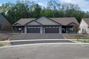 1091 Legend Ln, River Falls, WI 54022 - Photo 3
