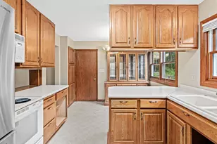 51 Luella Street S, Saint Paul, MN 55119 - Photo 7