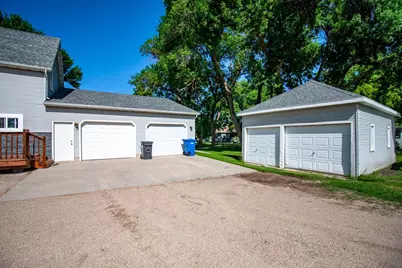 301 2nd Avenue SW, Barnesville, MN 56514 - Photo 3
