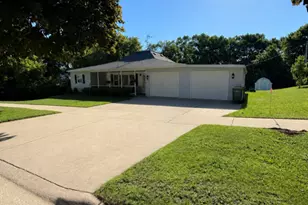 109 S Griffin St, Lakefield, MN 56150 - Photo 1