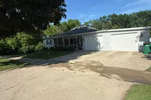 109 S Griffin St, Lakefield, MN 56150 - Photo 1