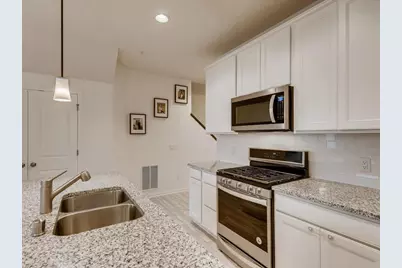 718 Maggie Way, Chanhassen, MN 55317 - Photo 11