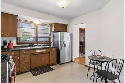 2002 Worcester Avenue, Saint Paul, MN 55116 - Photo 9
