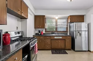 2002 Worcester Ave, Saint Paul, MN 55116 - Photo 11