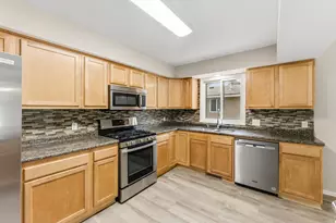 8009 Vincent Cir N, Brooklyn Park, MN 55444 - Photo 5