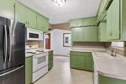 1806 Montana Avenue E, Saint Paul, MN 55119 - Photo 11