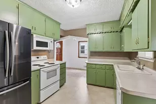 1806 Montana Ave E, Saint Paul, MN 55119 - Photo 11