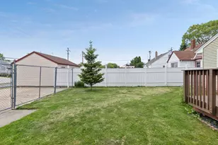 1806 Montana Ave E, Saint Paul, MN 55119 - Photo 29
