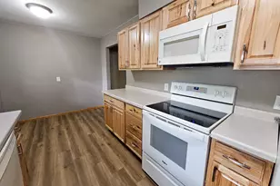 252 E Nelson Ave, Newfolden, MN 56738 - Photo 7