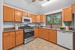 3525 Cohansey St, Shoreview, MN 55126 - Photo 11