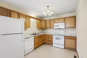 1587 County Rd D E, Maplewood, MN 55109 - Photo 11