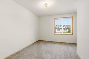 1587 County Rd D E, Maplewood, MN 55109 - Photo 17