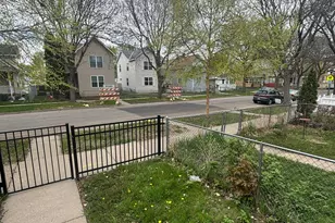 466 Edmund Ave, Saint Paul, MN 55103 - Photo 3