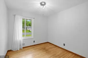 10157 Irwin Rd, Bloomington, MN 55437 - Photo 25