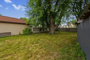 1304 10th Ave NW, Austin, MN 55912 - Photo 9