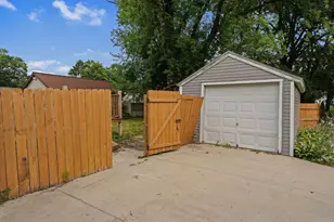 1304 10th Ave NW, Austin, MN 55912 - Photo 5