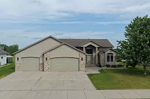 506 12th St NE, Dilworth, MN 56529 - Photo 1