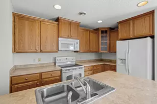 3232 Oak View Dr, Woodbury, MN 55129 - Photo 13