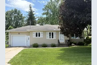 512 SE 9th Avenue, Waseca, MN 56093 - Photo 1