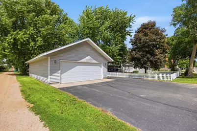 424 S Ramsey Avenue, Litchfield, MN 55355 - Photo 3